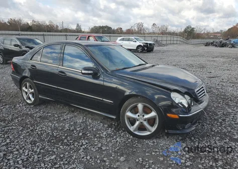 2005 Mercedes-Benz C 230K Sport Sedan z USA, uszkodzony, nr VIN WDBRF40J75F578685